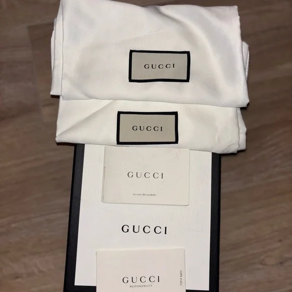 Authentic Gucci Logo Slides - Picture 7 of 8